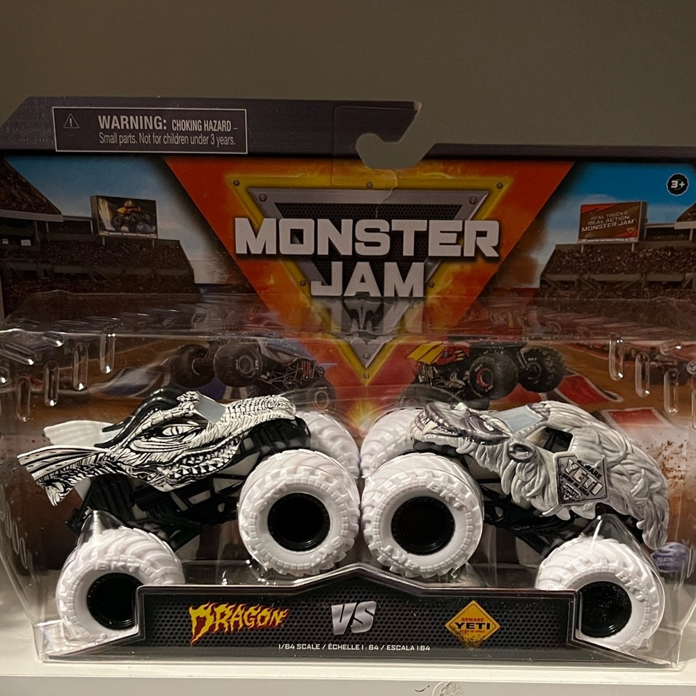 Monster Jam - Dragon vs. Yeti Max Contrast 2022 Series 18 HTF 1:64 scale - Picture 1 of 3